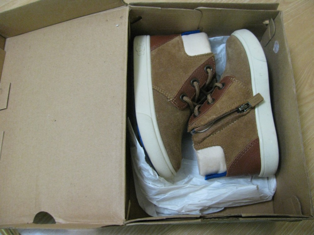 UGG KIDS CHILD JAYES SNEAKER SUEDE SAND BROWN BOOTS SIZE 9 BRAND NEW IN BOX