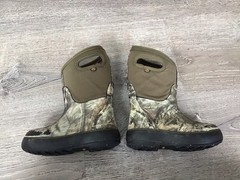 Bogs Toddler Size 9 Waterproof Mossy Oak Camo Insulated Kids Winter Boots
