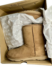 UGG Kids sz 4 Classic II Boots Chestnut 1017703K Authentic New Box Youth Kid