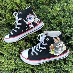 Converse Chuck Taylor Bugs Bunny 80th Anniversary High Top Sneakers Kids Size 1
