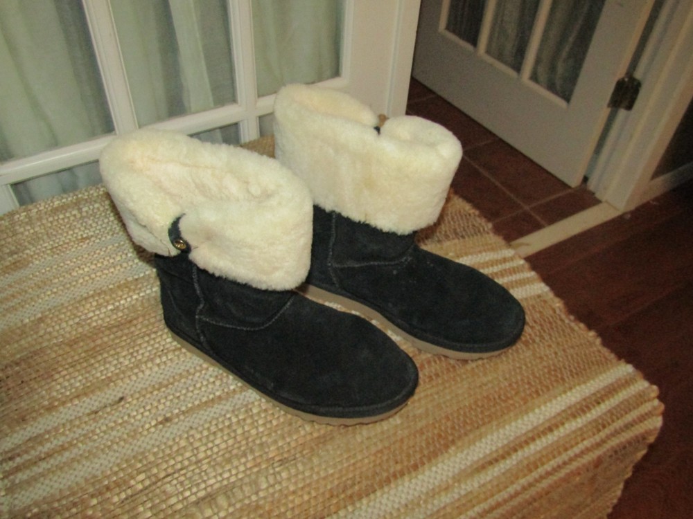 UGG Ramona Classic Short II Youth sz 6 Girls Black Suede Boots M1095178K