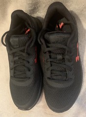 Size 3.5 (GS) – Under Armour Surge 2 Low Black Red