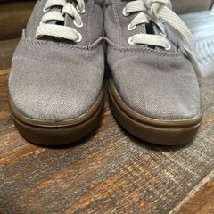 HEELYS Pro 20 Skate Shoe Size YTH 2 Grey Canvas Lace Up FUN! Pre-Owned