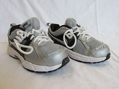 Nike Kids Dart 9 Lace Shoes Gray Silver Metallic US 10.5CW EU 27.5