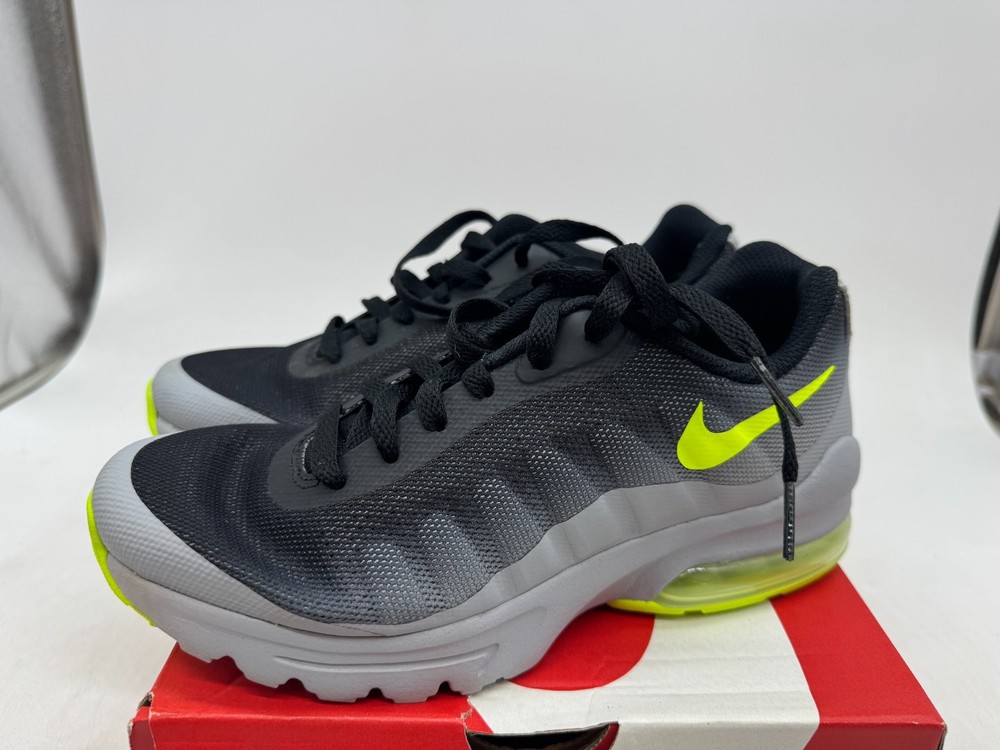 Nike Air Max Invigor Sneakers Kids Wolf Gray Lace-Up Athletic Shoes – 5Y