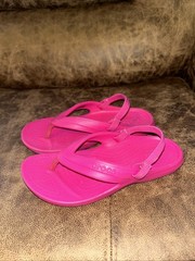 Crocs Iconic Pink Thong Flip Flop Elastic Strap Back Sandals Size C11