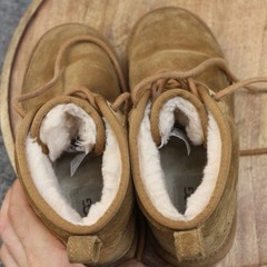 UGG Neumel II Boot Chestnut Brown Suede Kids Size 4 US Chukka Boots Lace Up