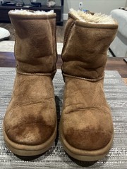 UGG Australia Kids Size 6 ,Classic Short Boots Chestnut 5251 Y Youth