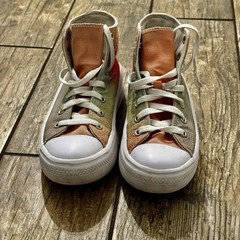 Converse Chuck Taylor Youth size 2 High Top Platform Rainbow lace up Good