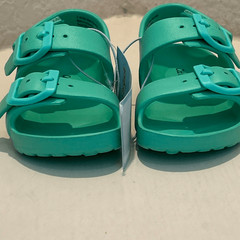 Cat & Jack Size 5 Strap Back Jelly Sandals Kelly Green Summer Beach Pool NWT