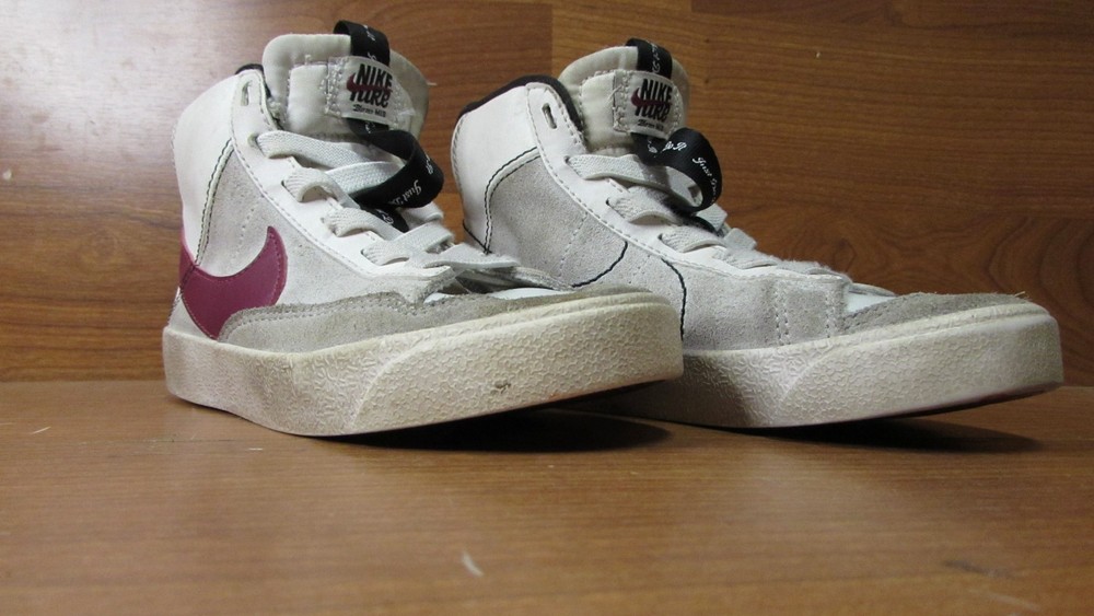 Nike Blazer Mid ’77 Size 11.5C Youth Sneakers Shoes GS Guava Ice Night Maroon