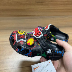 Avengers Kids‘ Crocs-Step into Action with Avengers Power!