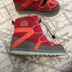 Sorel Kids Sz 4 US Glacy Explorer Shortie Snow Boot Pink Gray Red NY1874-600
