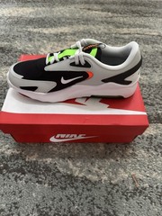 Nike Air Max Bolt (GS) Kids Size 7Y