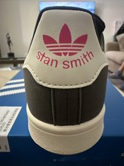 Adidas Stan Smith J Classic Comfy Shoe / Shadow Olive / GY3370 / Youth 7, Wmns 8