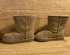 UGG Kids Boot Classic Graphic Stitch Chestnut Brown Colorful Logo size 12