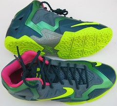 New Nike Lebron XI GS Size 6-7 Youth Basketball Shoes $140