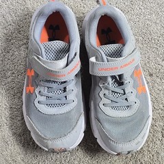 Under Armour Assert 9 Youth Sneaker Size 2.5 Orange/White