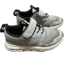 On Cloud Play Running Shoes Kids Size 12US EU29.5 Gray Comfort Cushioned