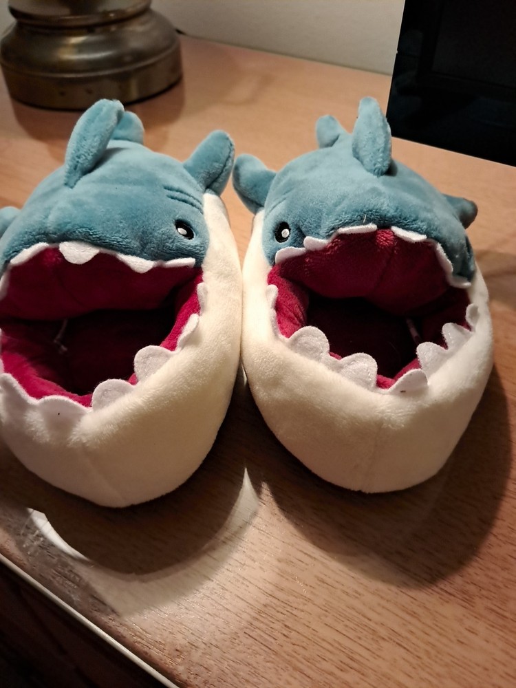 Cat & Jack Slippers Size Small Toddlers