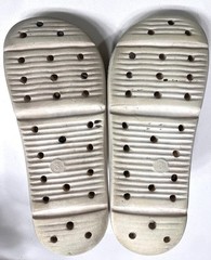 Bone Cloud Slipper Waterproof Slide Shoe Kid’s Size 3 Cushion Platform