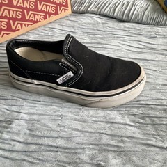 Size 12 Youth Unisex Vans Classic Slip-On Black/White Sneakers Shoes VN000ZBU6BT