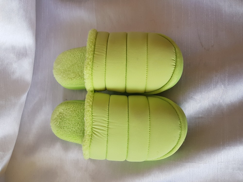 Kids‘ Charlie Puffer Slide Slippers Lime Green – Wondershop – SIZE L (4/5)