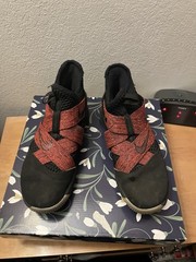 Nike Black Red Kids Basketball Sneakers Adjustable Straps Hook & Loop Closure
