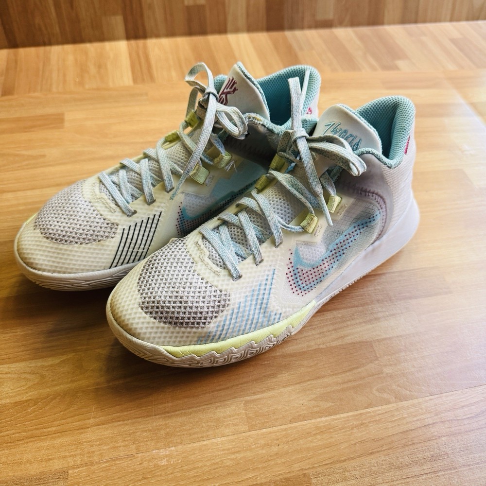 Nike kyrie flytrap athletic sneakers size 4