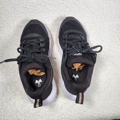 Under Armour Assert 10 Sneakers Running Size 4Y Black/White