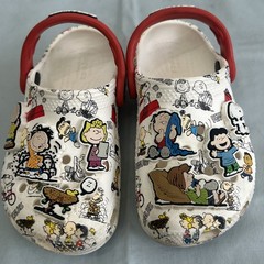 Peanuts Snoopy Graphic Print Kids Classic Crocs W/ Jibbitz Charms Sz US 8