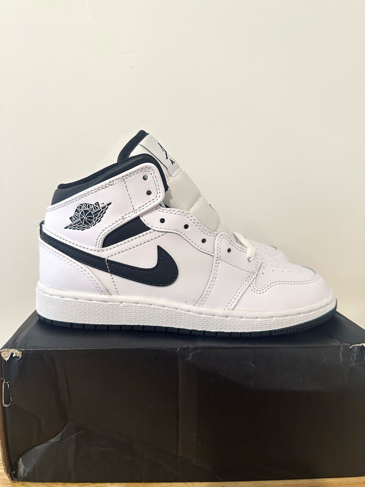 Jordan Air Jordan 1 Mid (GS) White/Black Leather Sneakers 4Y DQ8423-132
