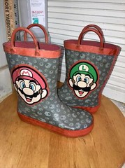 Nintendo Super Mario Bros Waterproof Pull On Red Rubber Rain Boot Sz 11/12 Youth