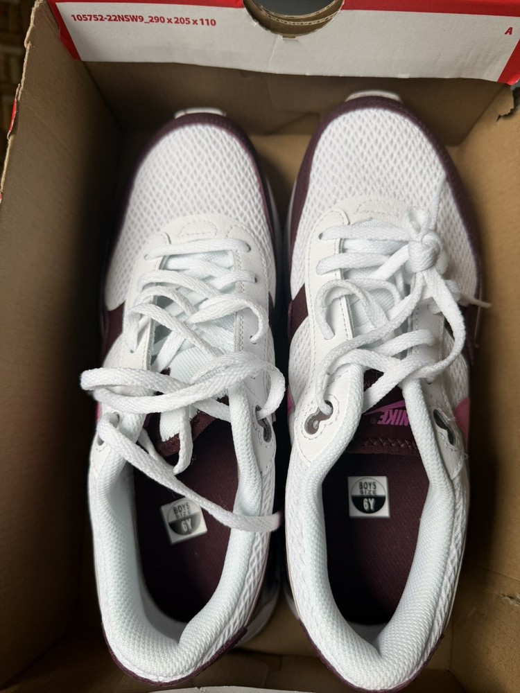 NIKE AIR MAX SYSTM (GS) Youth size 6, Woman’s size 7 1/2 – NEW