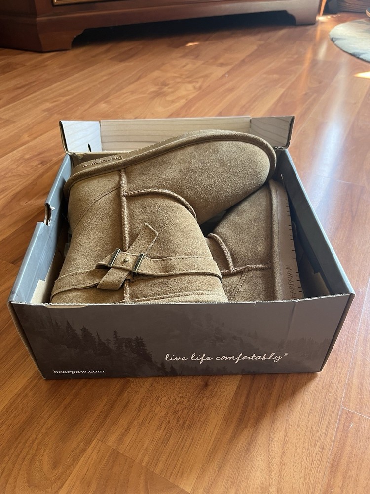 Bearpaw Val Youth 1960Y/Hickory II, US Size 5 Youth, Brand New