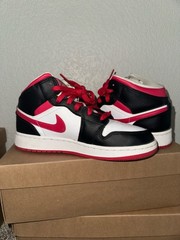 Size 5 (GS) – Jordan 1 Mid White Very Berry