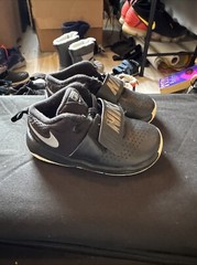 Nike Team Hustle Black Silver Youth Sneakers Vamp Strap Size 8C