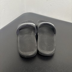 NIKE KIDS KAWA SLIDES (GS/PS) BLACK / WHITE 819352 001 Size 1Y SLIP ON ATHLETIC