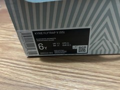 Nike Kyrie Flytrap V (GS) Basketball Sneakers Black/White 6Y DD0340-002