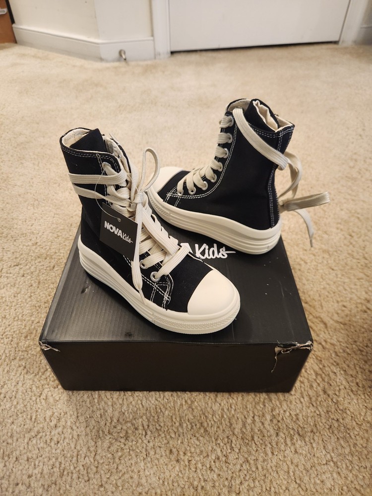 Nova Kids Youth Size 9 Black Hightops Sneaker New Open Box