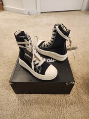 Nova Kids Youth Size 9 Black Hightops Sneaker New Open Box