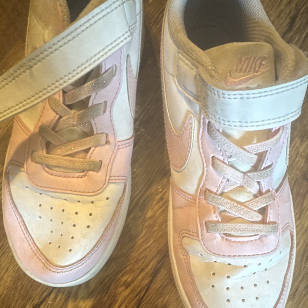 Nike Unisex Kids Pink White Low Top Hook & Loop Athletic Sneaker Logo