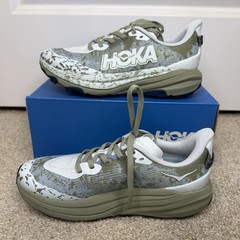 Hoka One One Speedgoat 6, Youth Size 4 MD, 1156933 DPLT New In The Box!