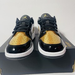 Size 6.5 (GS) – Jordan 1 SE Low Gold Toe