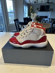 Nike Air Jordan (GS) 11 Retro „CHERRY“ 2022 – Size 4Y- Great condition w/ box