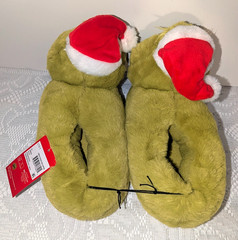 The Grinch Christmas Santa Hat Plush Fur Kids Slippers Boys Girls Size L13-1 NEW