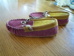 Maroon Colored Leather Suede & Fleece Lined Moccasin Slippers Youth Size 2