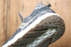 SAUCONY ‚S-Voxel 9000‘ Gray Digital Camouflage Sneakers Youth Sz. 7M