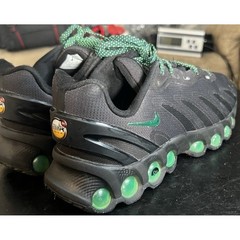 Nike Air Max DN8 Boy’s Size 5.5 Youth Black/Green Strike/Noir