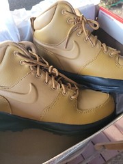 Nike Manoa LTR Size 7 Y Wheat/Black #BQ5372 700 nwb